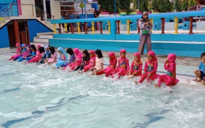 Berenang Sambil Belajar Tema Air